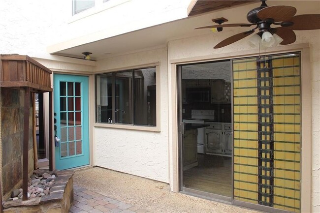 Building Photo - 25 Oakbrook Dr