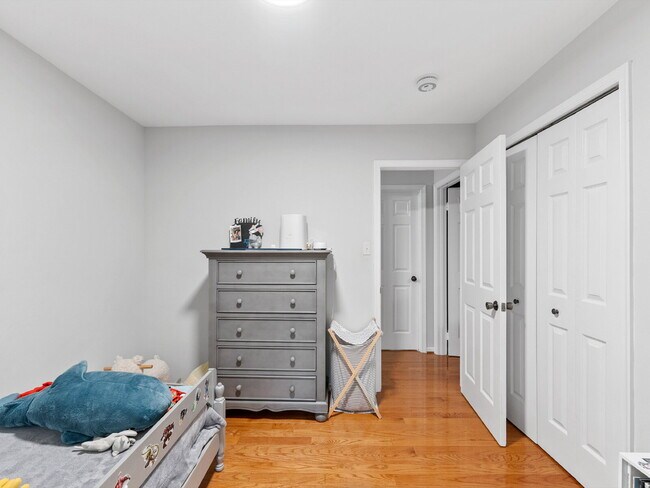 Building Photo - "Spacious 4-Bed Oasis with Scenic Views an...