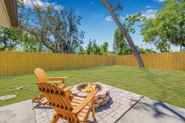 Building Photo - 4925 Camellia Way S