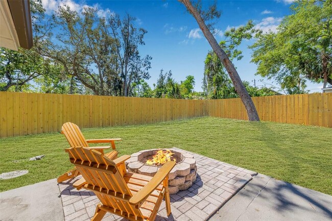 Building Photo - 4925 Camellia Way S