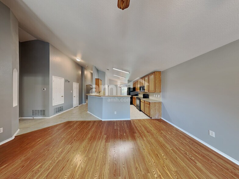 Building Photo - 8321 Brigalow St