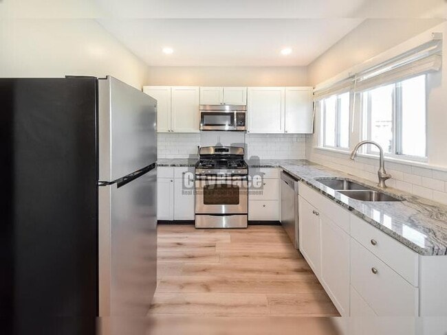 Building Photo - 752 Cottage Ave