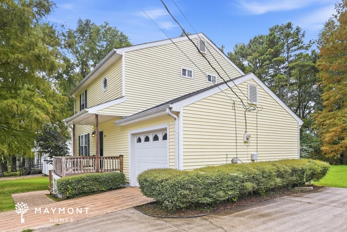 Building Photo - 2216 Pentland Dr