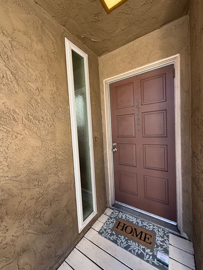 Building Photo - 2 bedroom 2.5 bath condo for rent