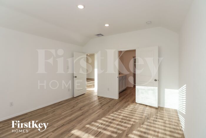 Building Photo - 7727 Jasmine Chase Dr