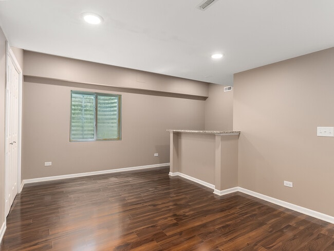Building Photo - 155 Gillett St