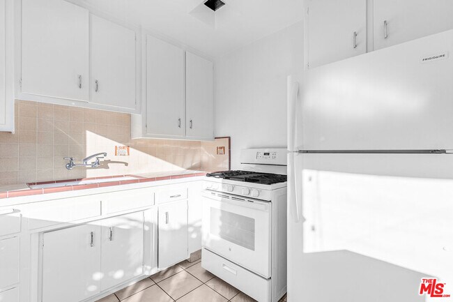 Building Photo - 122 Croft Ave