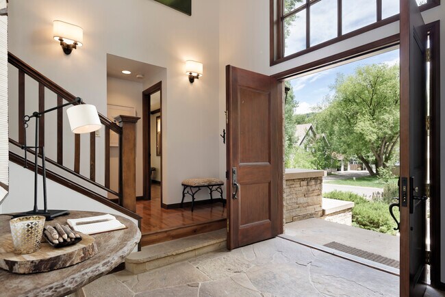 Building Photo - 207 N 2nd St