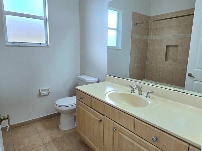 Building Photo - 4305 Coventry Pointe Way