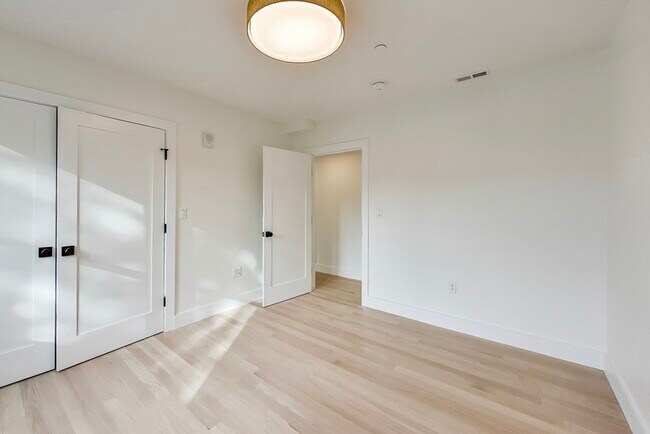 Building Photo - 2195 Dorchester Ave