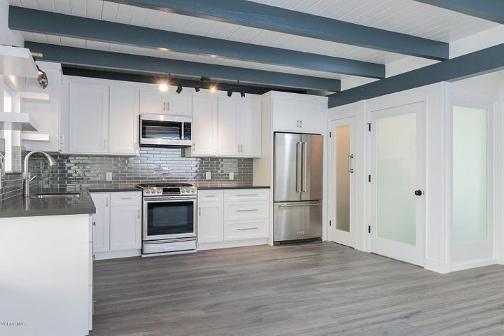 Large, modern, fully equipped kitchen - 133 Anacapa Ave