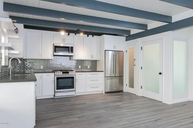Building Photo - 133 Anacapa Ave