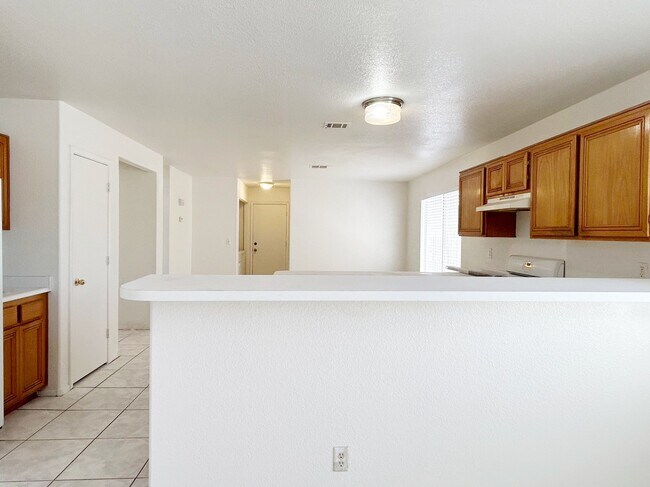 Building Photo - 593 Old W Ct