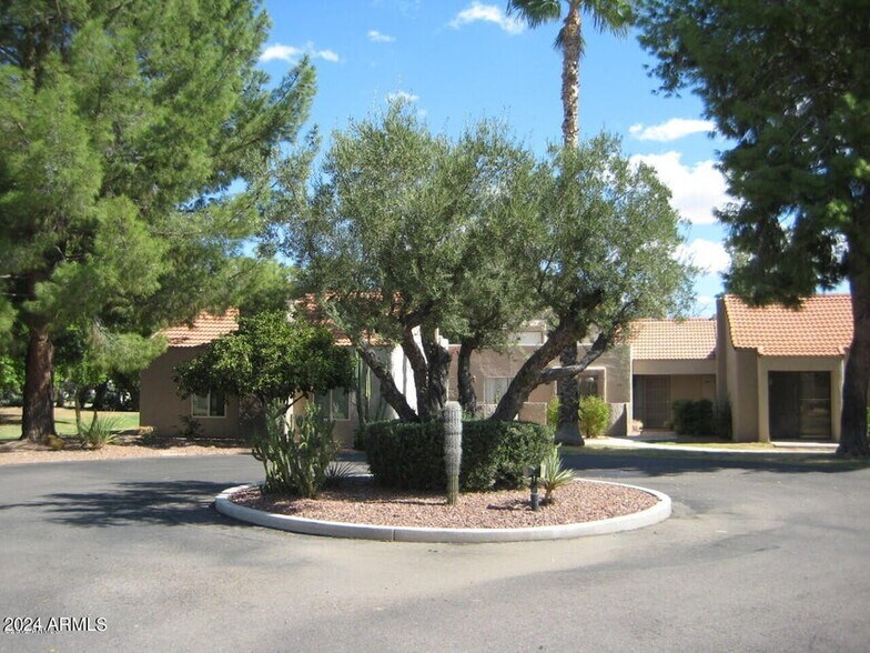 Building Photo - 7001 N Via Camello del Sur