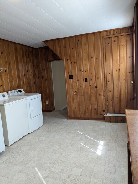 Building Photo - 535 Saint Joseph St