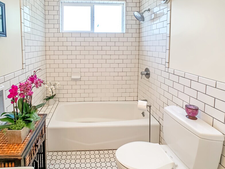 Bathroom - 2410 Russell St