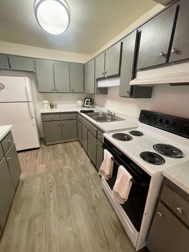 Primary Photo - 6 WEEKS FREE RENT & $99 DEPOSIT !! ** One ...