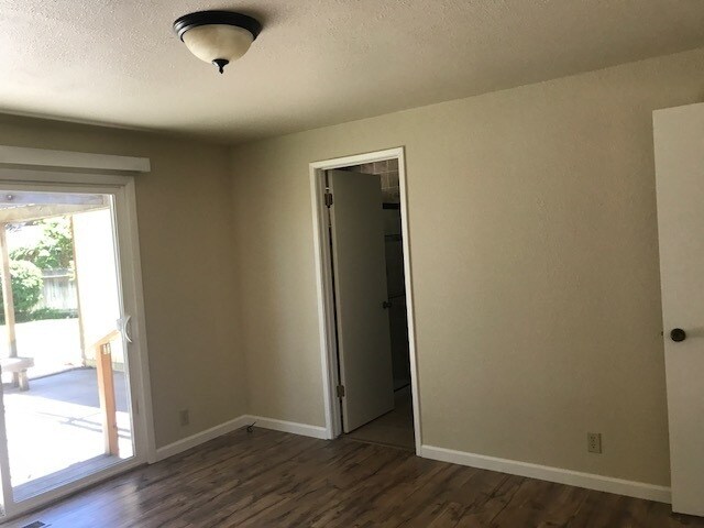Building Photo - 870 Briargreen Ct