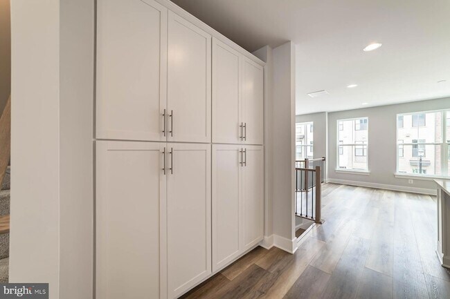 Building Photo - 6227 Almerico Pl