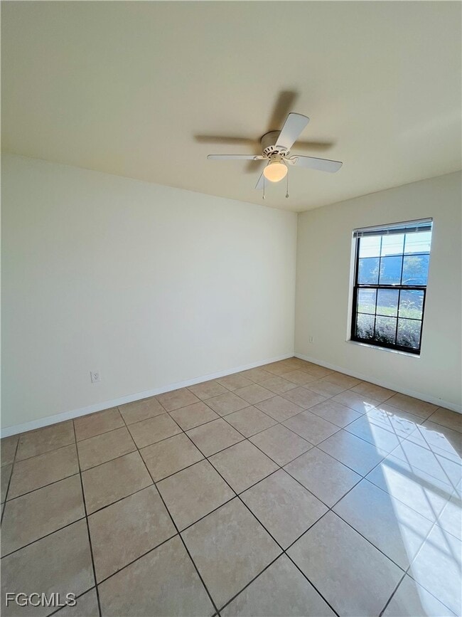 Building Photo - 1625 SW 34th St