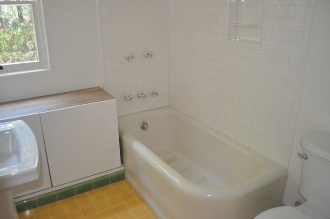 Building Photo - MISSION HILLS 3BR/2BA SPANISH BUNGALOW
