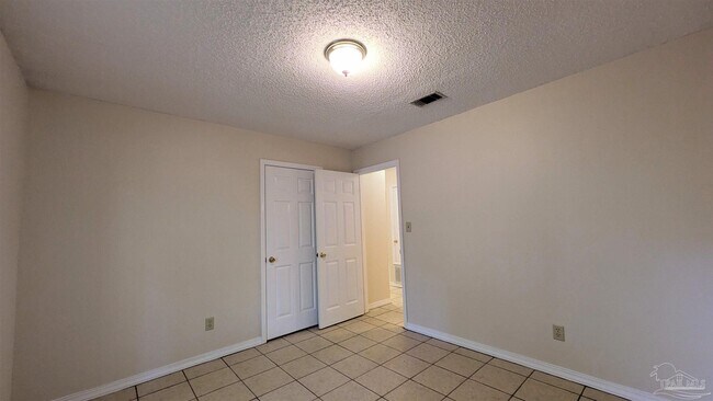 Building Photo - 1485 Pine Ln Dr