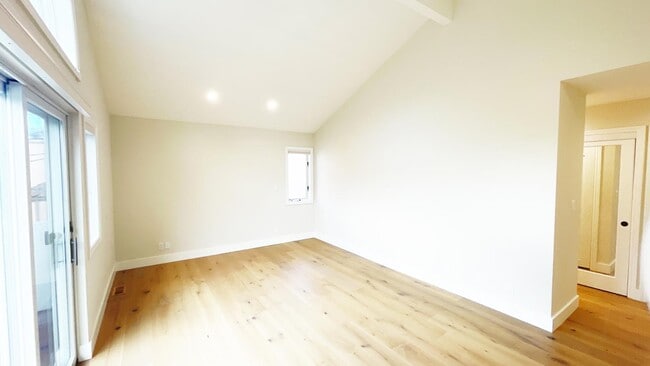 Building Photo - 1911 Easton Dr