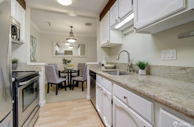 Building Photo - 1210 Bellevue Ave