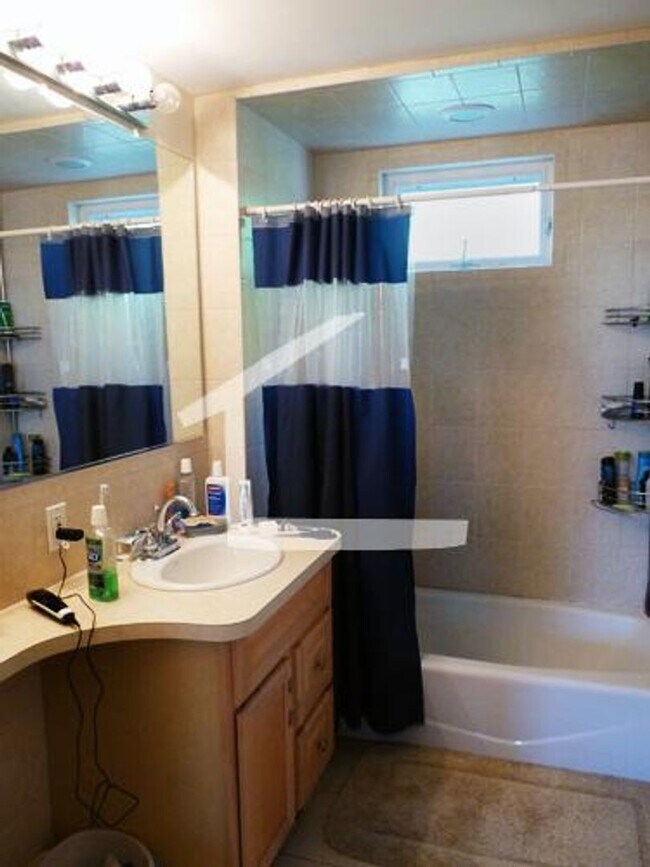 Building Photo - HOT ALLSTON LISTING!!!! Sept 1st Move in!!