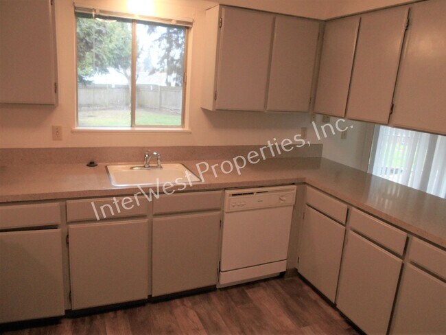 Building Photo - 6627-6627 SW 201st Ct