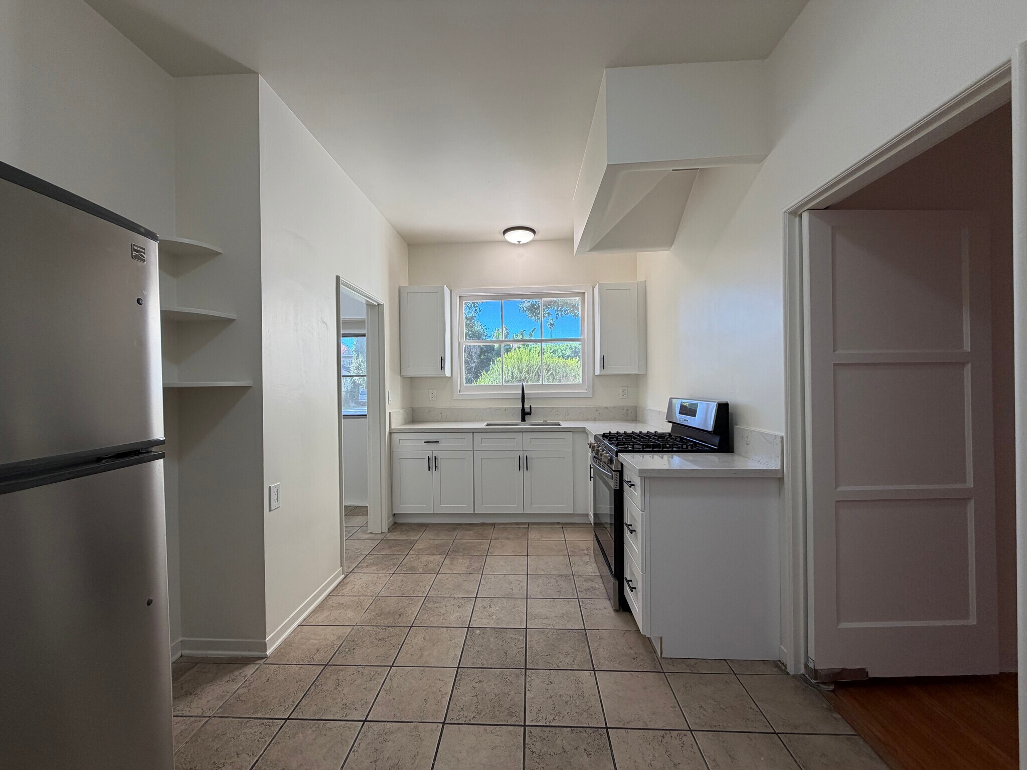 Building Photo - 1156 E Orange Grove Blvd