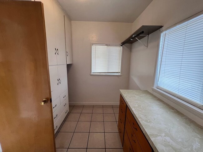 Building Photo - Reedley Country Home For rent