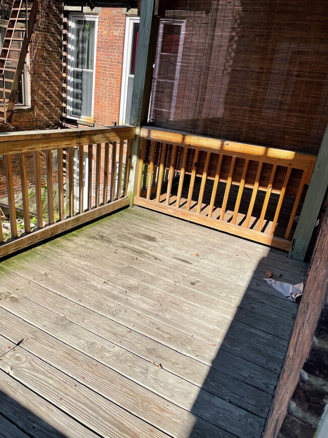 Building Photo - 246 Lark St