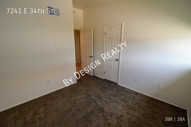 Building Photo - Beautifully Remodeled East Side 3 Bed 2 Ba...