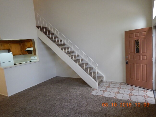 Building Photo - West Ironwood Hill Dr & Greasewood Rd 2/2