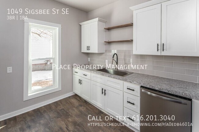 Building Photo - 1049 Sigsbee SE - Gorgeous 3 bedroom house!