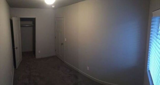 Building Photo - Beautiful 3 Story Vineyard Townhome