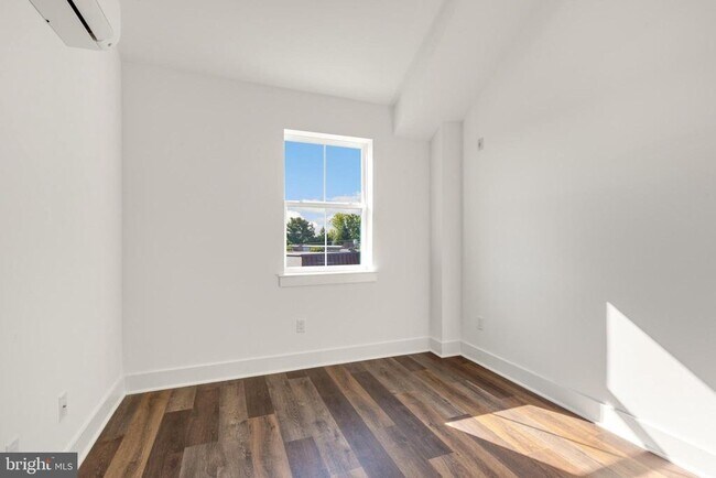 Building Photo - 7037 Ridge Ave