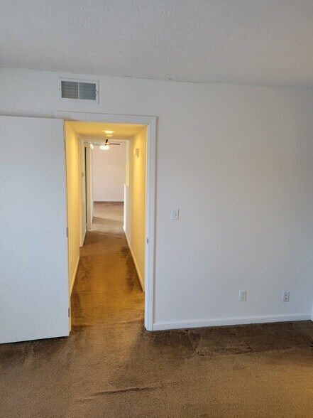 Building Photo - 500 Oxcart Rd