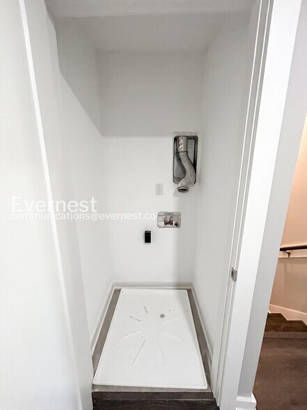 Building Photo - 613 Mason Ward Pl