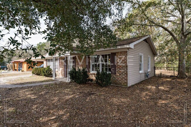 Building Photo - Beautiful 3 Bedroom/1 Bathroom Home in Mobile!