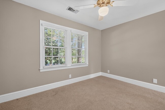 Building Photo - 113 7 Oaks Way