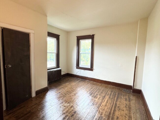 Building Photo - 1009 Willow Street Pike