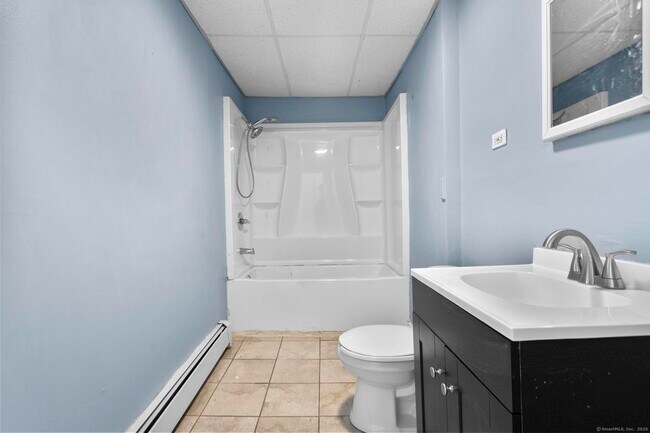 Building Photo - 141 Crown St