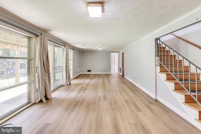 Building Photo - 5406 Parkvale Terrace
