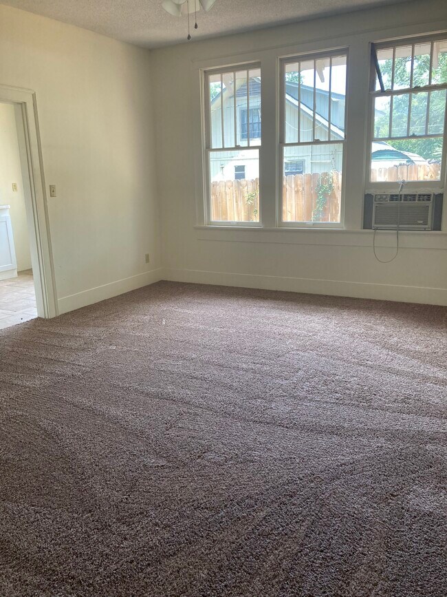 Building Photo - 1715 Locust St