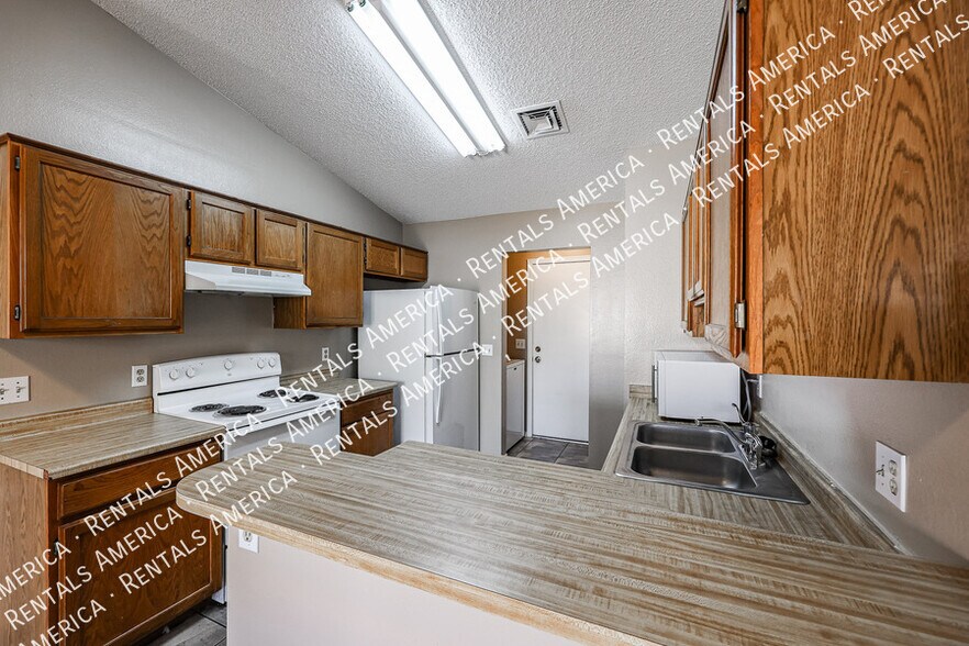 Building Photo - 10010 N 66th Ave