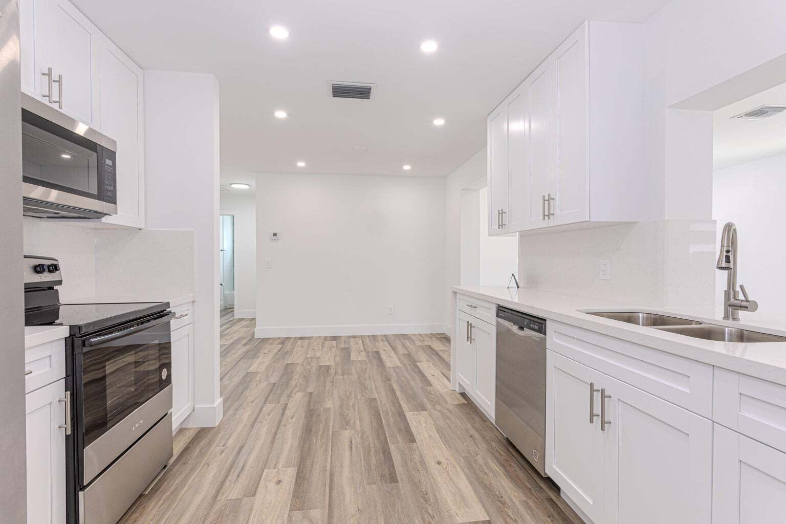 Building Photo - 1717 16th Ct N