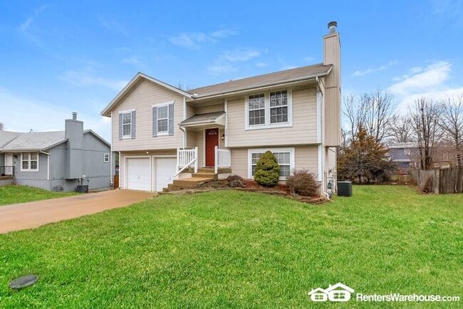 Building Photo - 3 Bed 2.5 Bath In Raymore!  Available 7/1!