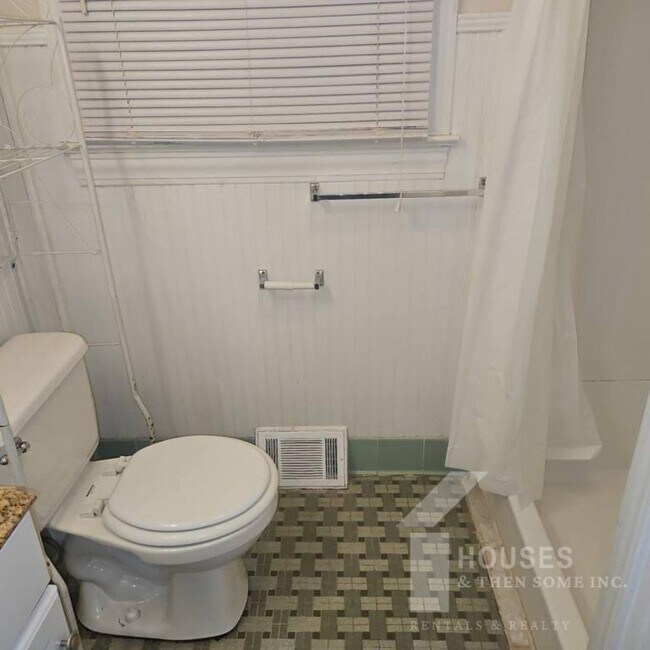 Building Photo - 813 Fox Squirrel Ridge Rd